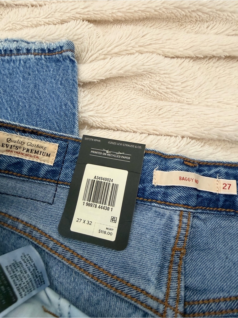 NWT Levi's Baggy Dad Women's Jeans premium denim medium wash distressed Sz 27x32 - Picture 7 of 7